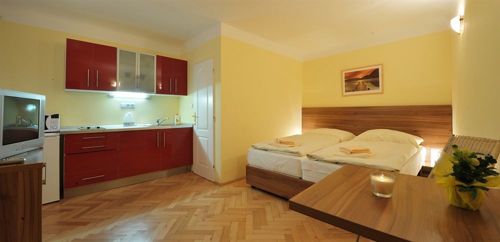 U Zlate Podkovy - At The Golden Horseshoe Praha Bagian luar foto