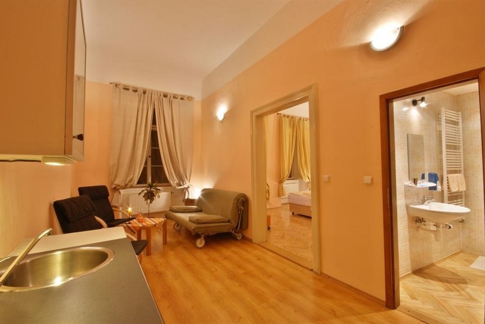 U Zlate Podkovy - At The Golden Horseshoe Praha Bagian luar foto