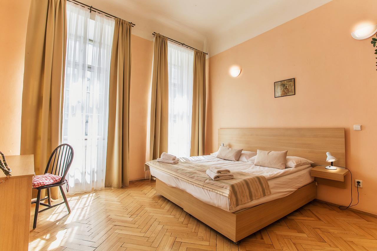 U Zlate Podkovy - At The Golden Horseshoe Praha Bagian luar foto