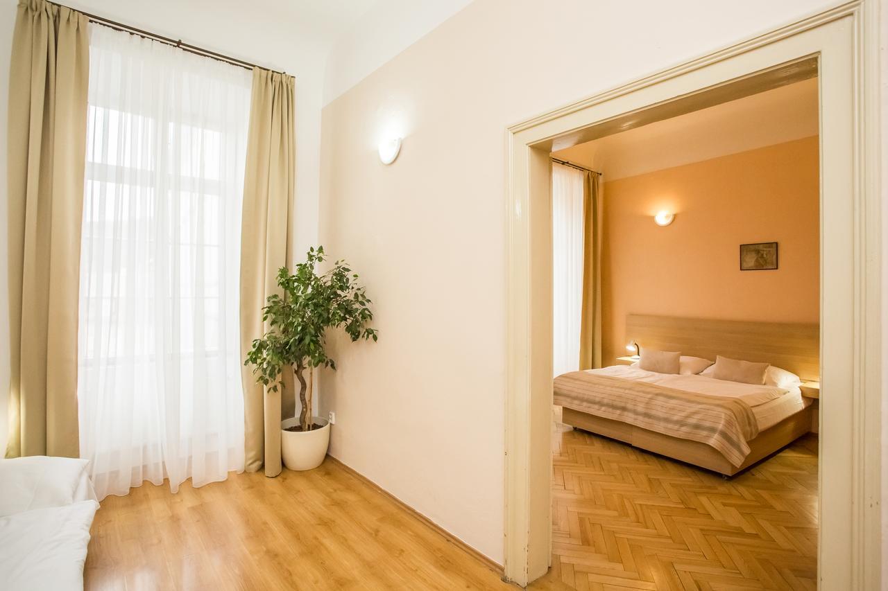U Zlate Podkovy - At The Golden Horseshoe Praha Bagian luar foto